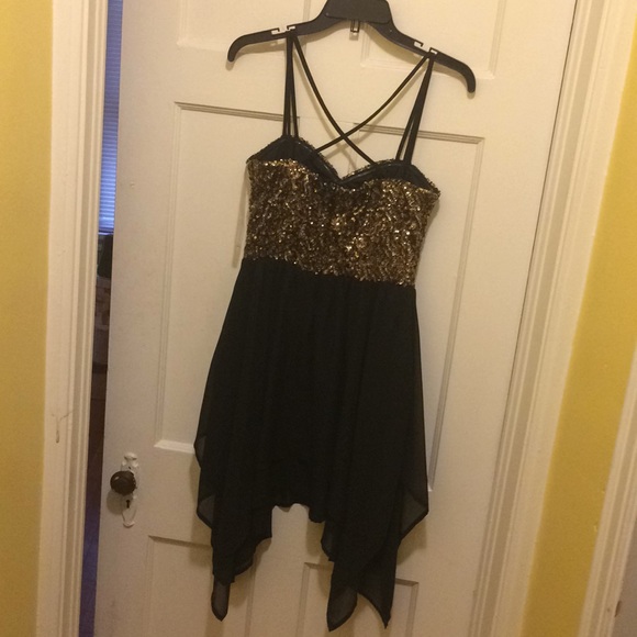 Gold & Black homecoming dress - Picture 3 of 4